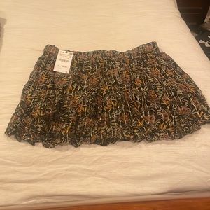 Zara NWT Gold & Black floral mini skirt, Size XXL